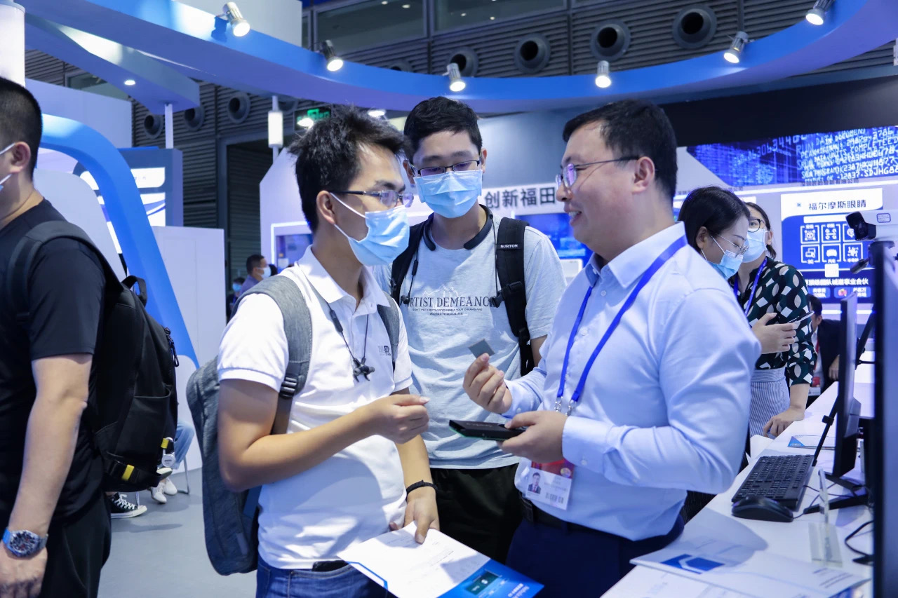 【深晚報(bào)道】明星企業(yè)薈萃 高端產(chǎn)品云集 第二十二屆高交會(huì)福田展區(qū)引人注目